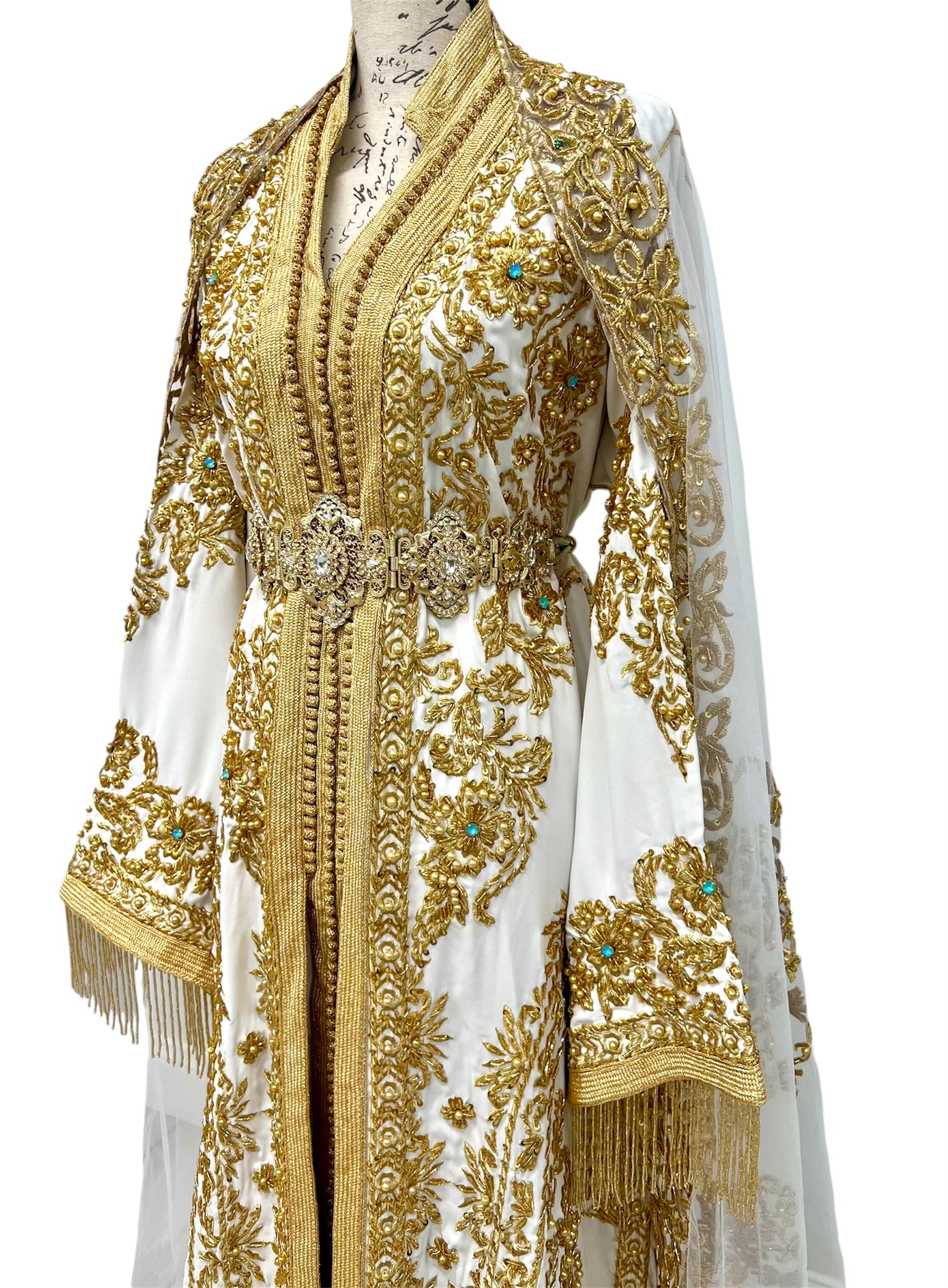 Amnah Moroccan Bridal Takchita – White & Gold Hand-Beaded Plus Size Wedding Caftan