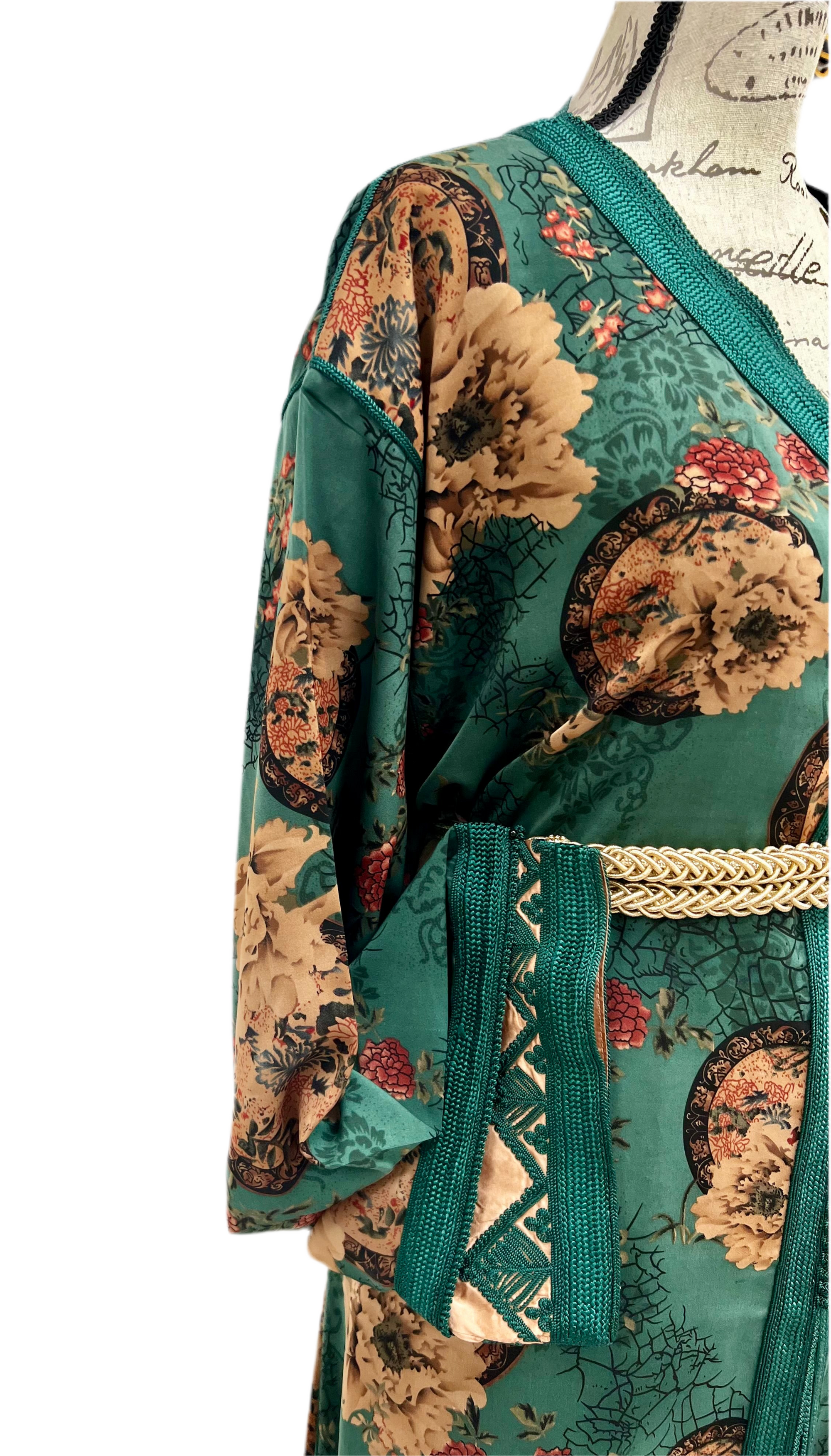 Two-Piece Emerald Green Satin Caftan for Curvy Sizes