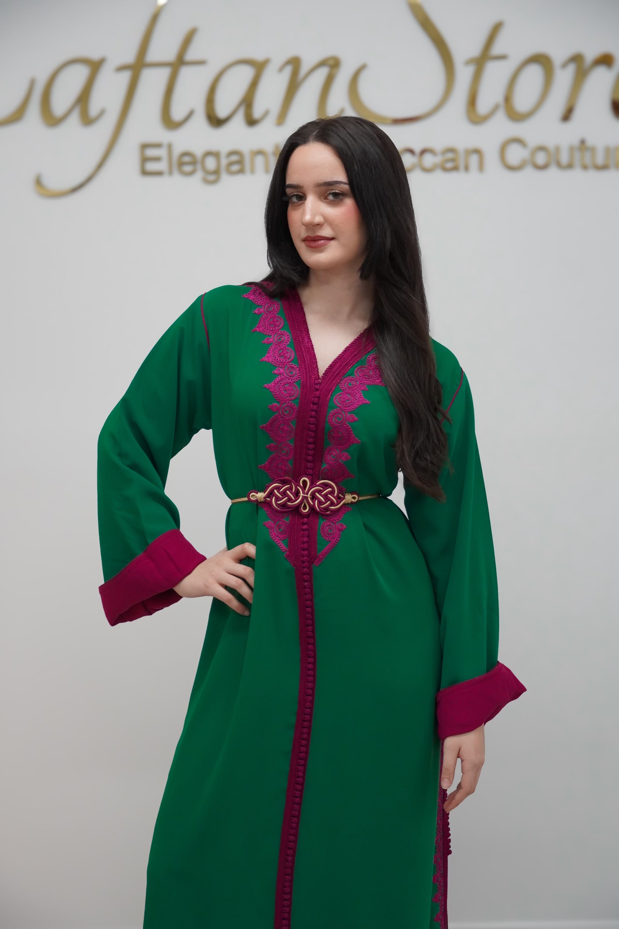 Chic Green Caftan with Fuchsia Embroidery