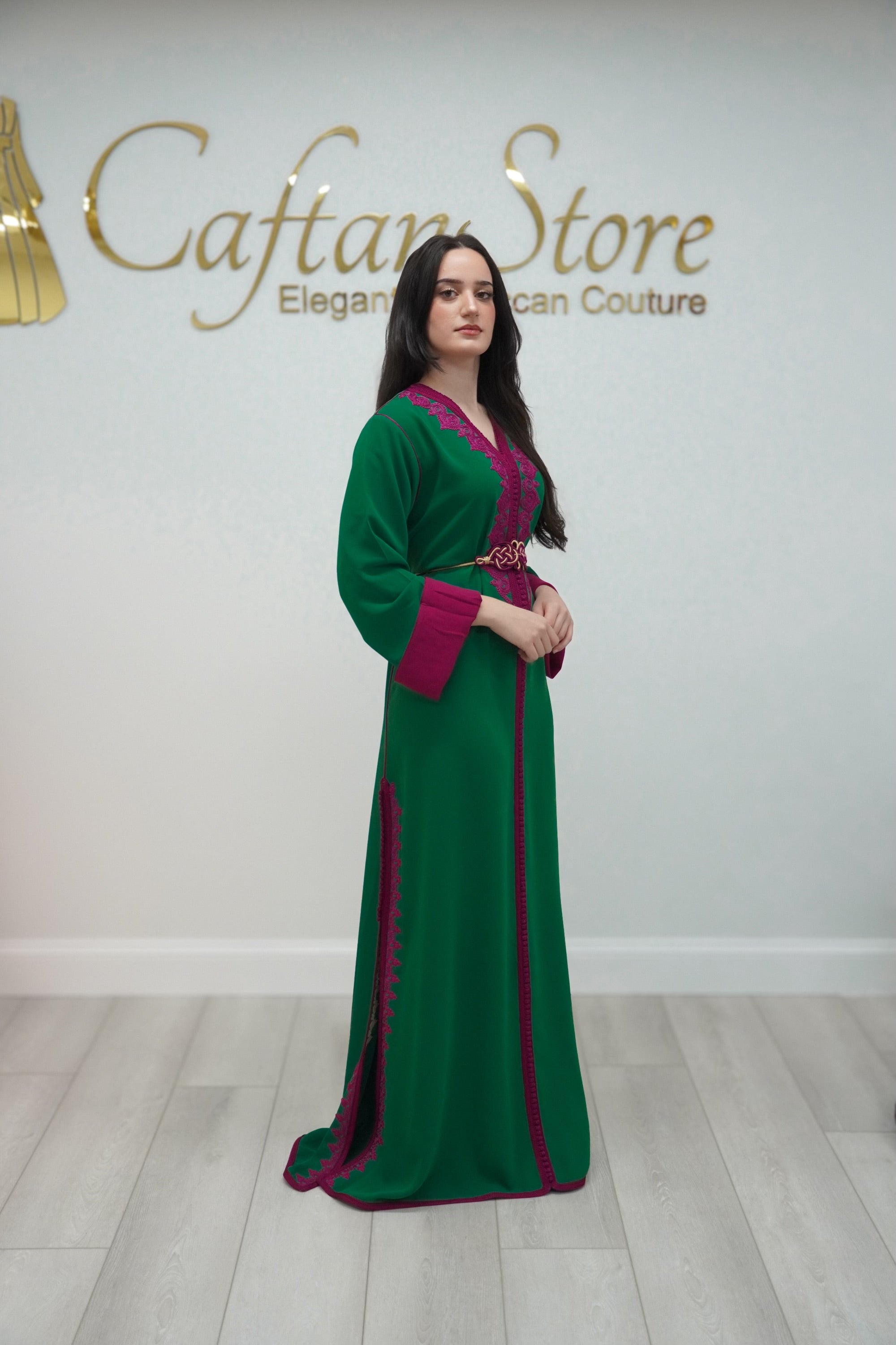 Chic Green Caftan with Fuchsia Embroidery