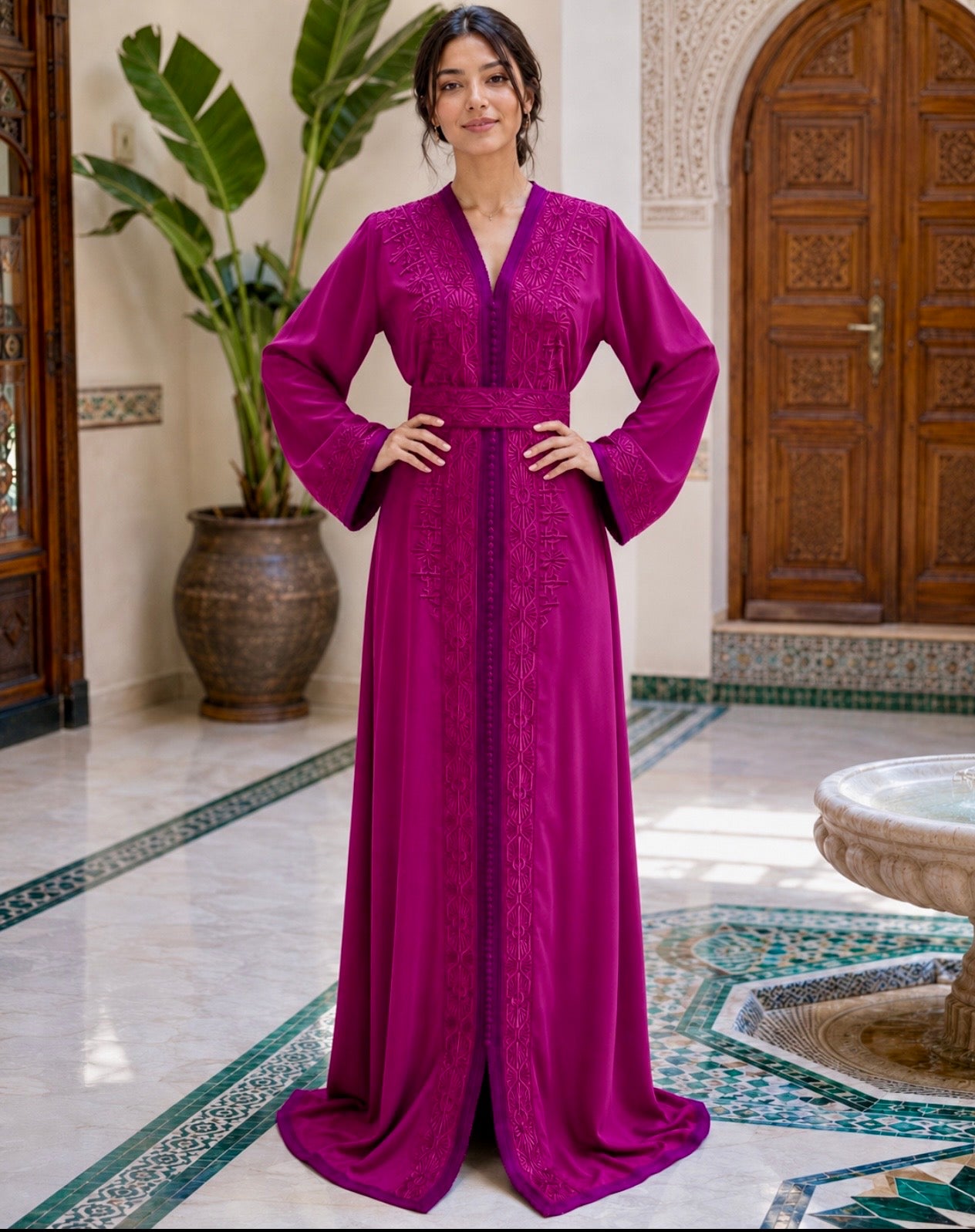 Magenta bestickter Crêpe-Kaftan