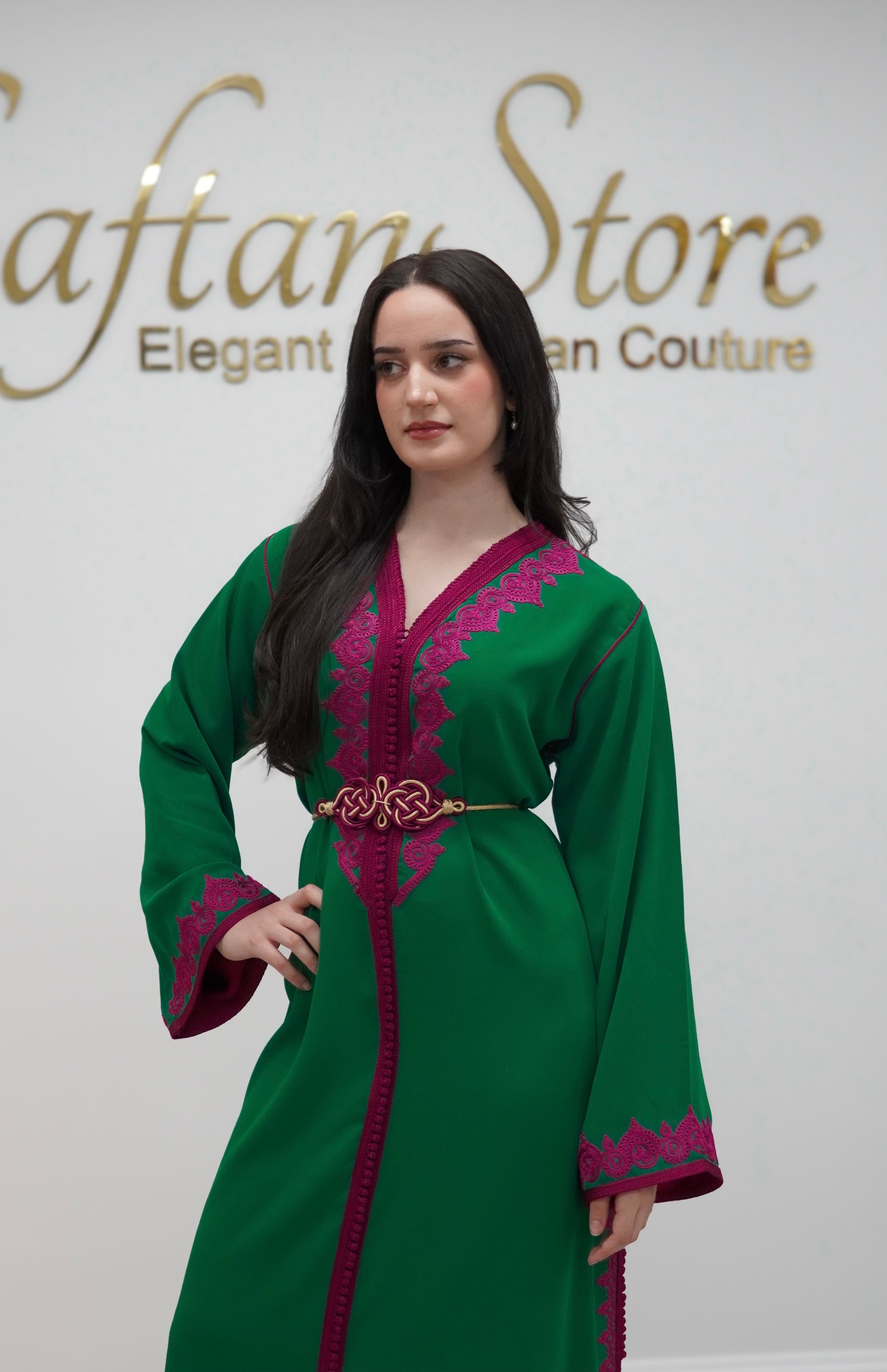 Chic Green Caftan with Fuchsia Embroidery