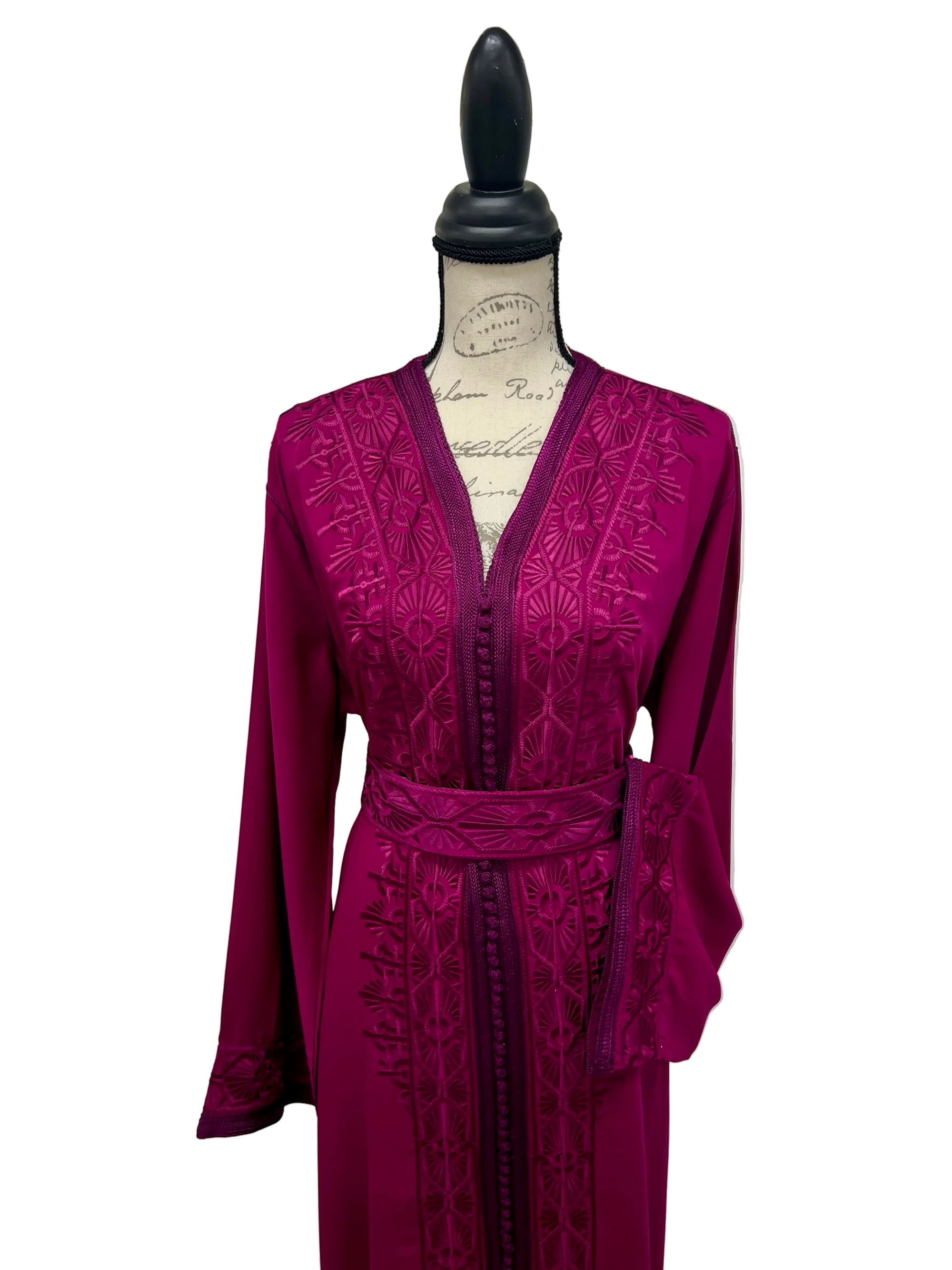 Magenta bestickter Crêpe-Kaftan