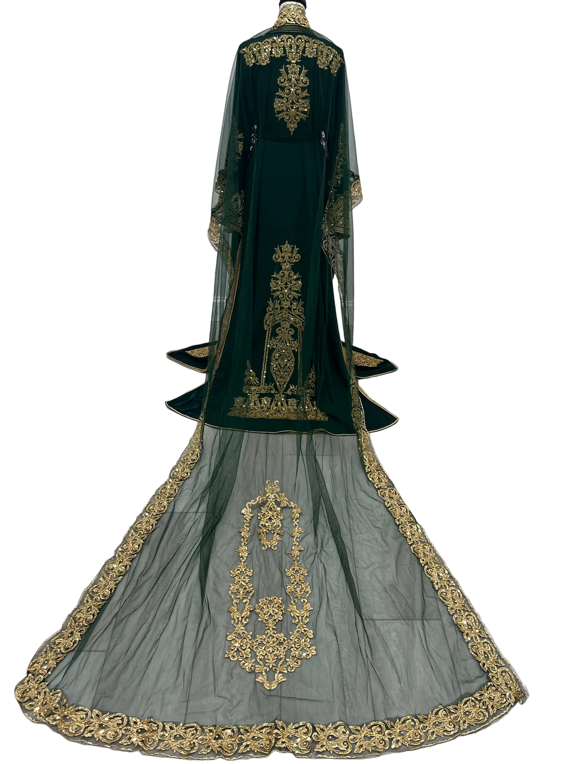 Elegant Deep Green Moroccan Takchita with Gold Embroidery and Beaded Veil