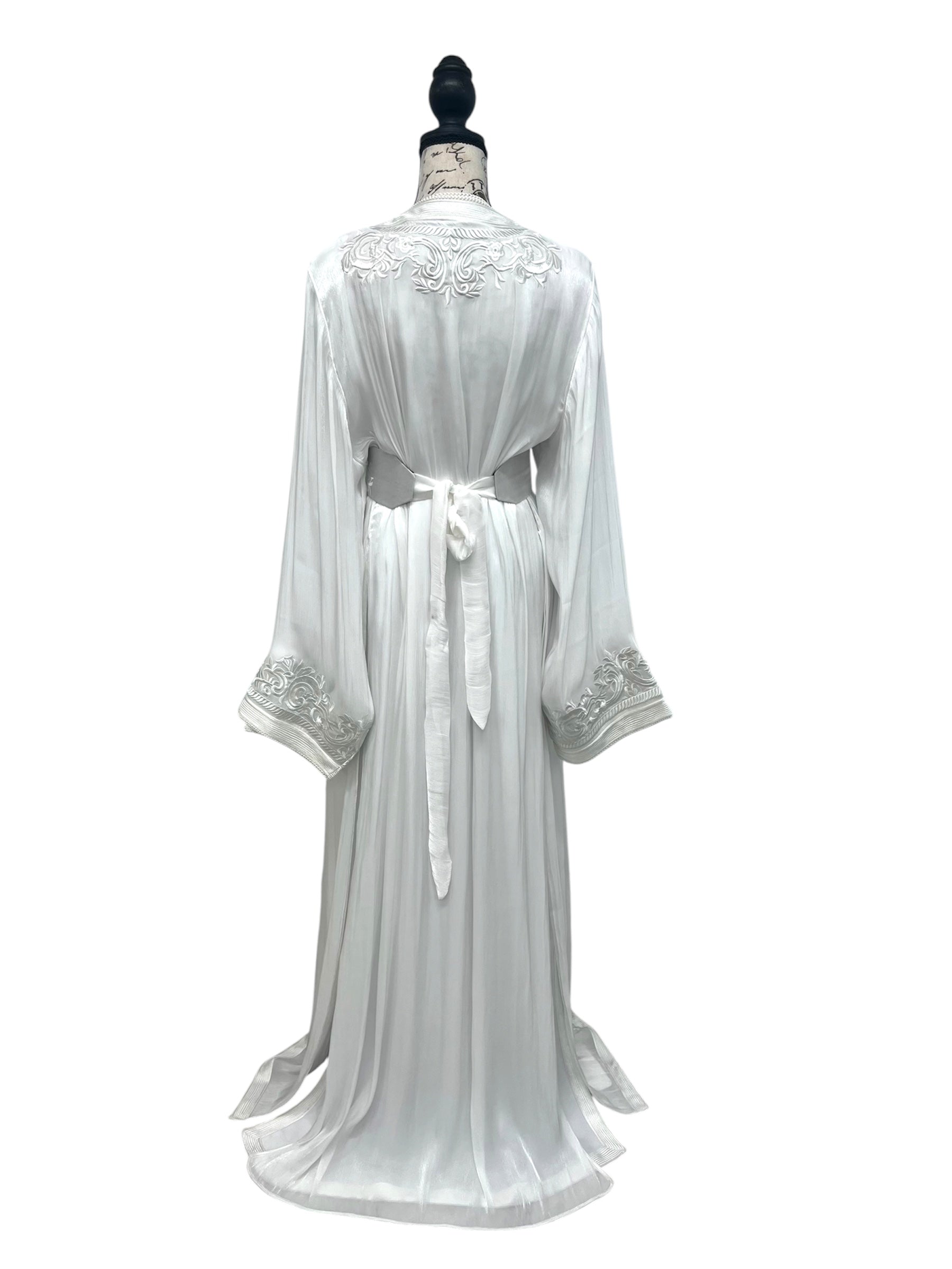 Moroccan Takchita Dress – White Embroidered Two-piece Wedding Caftan
