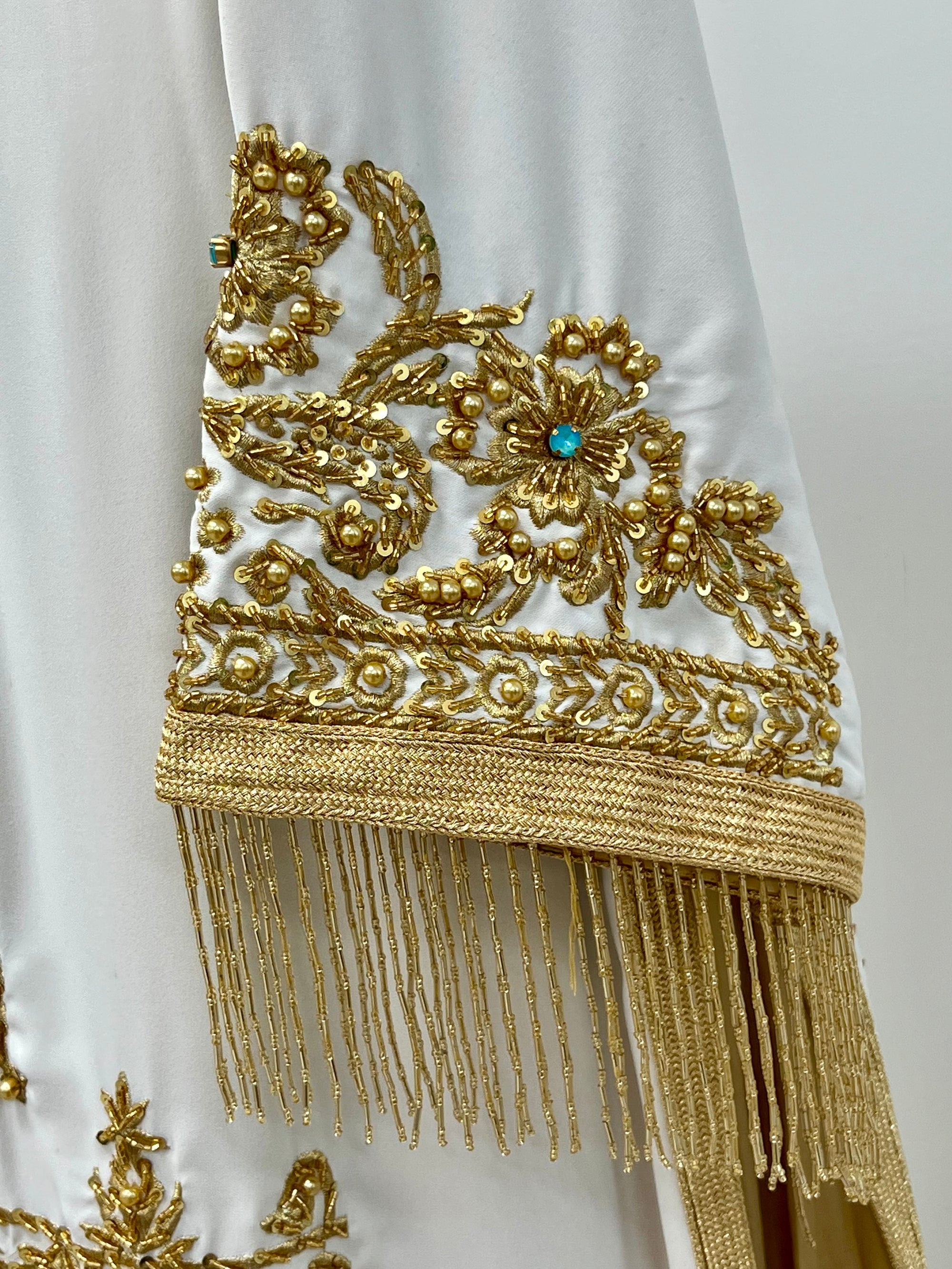 Amnah Moroccan Bridal Takchita – White & Gold Hand-Beaded Plus Size Wedding Caftan