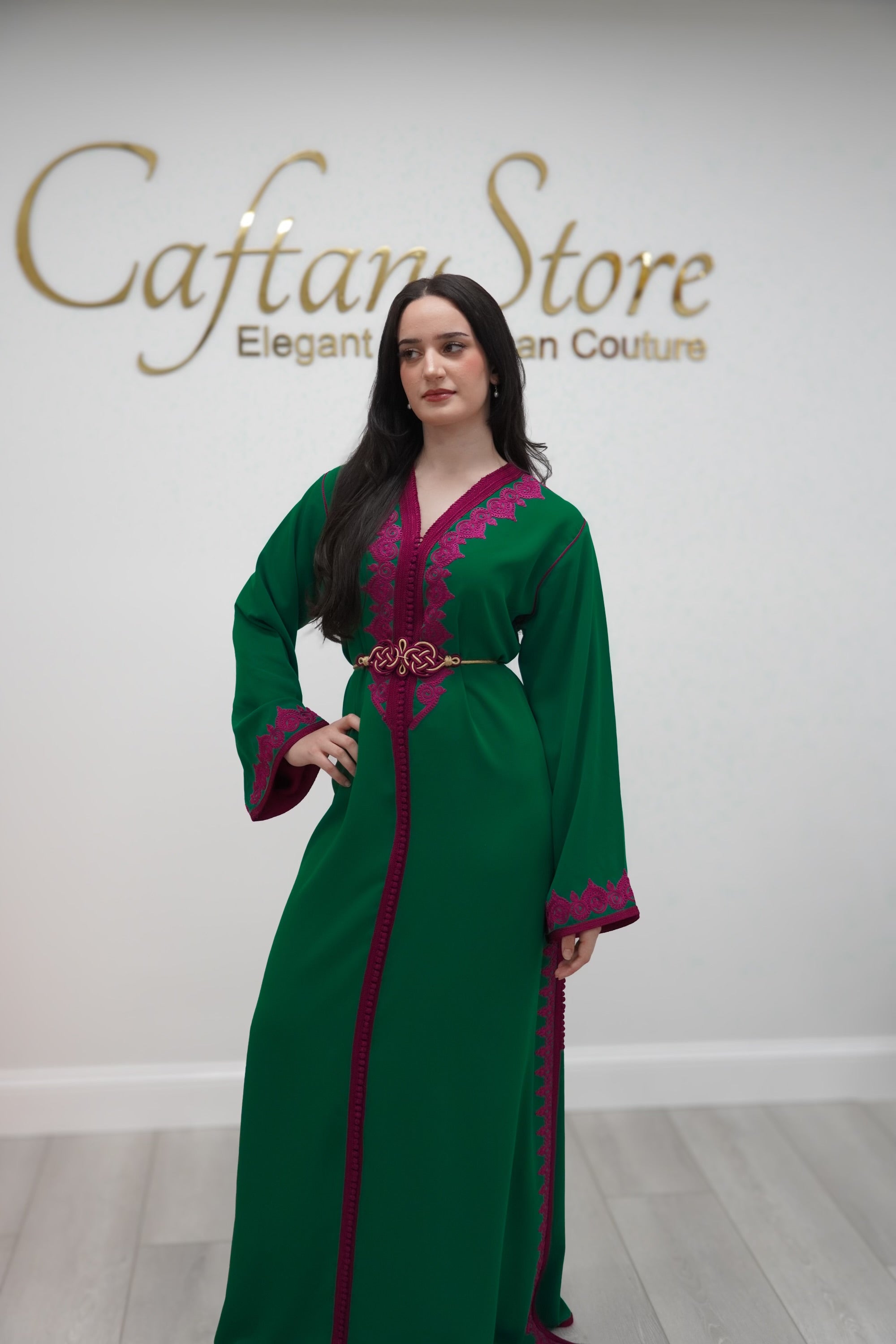Chic Green Caftan with Fuchsia Embroidery