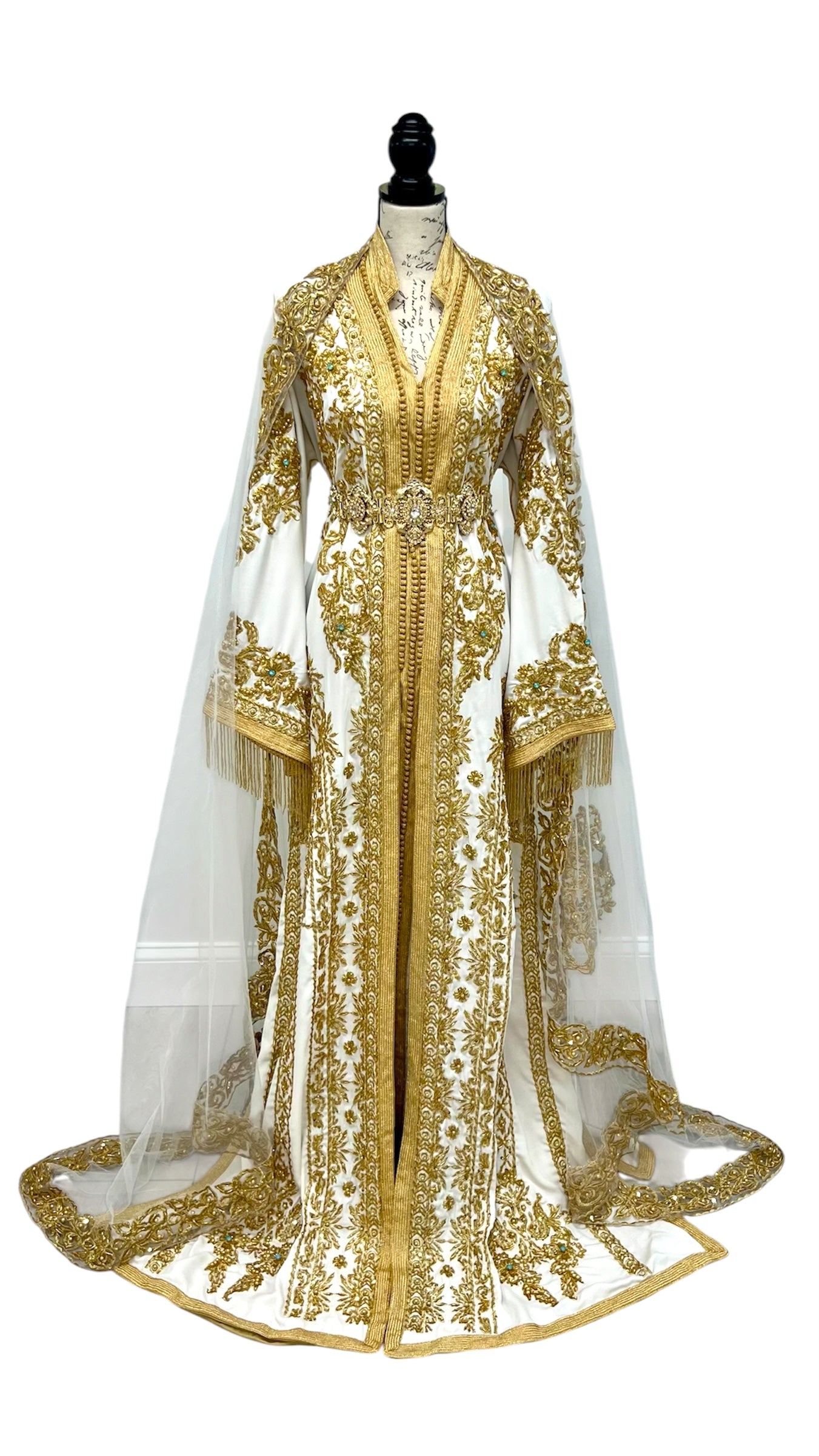 Amnah Moroccan Bridal Takchita – White & Gold Hand-Beaded Plus Size Wedding Caftan