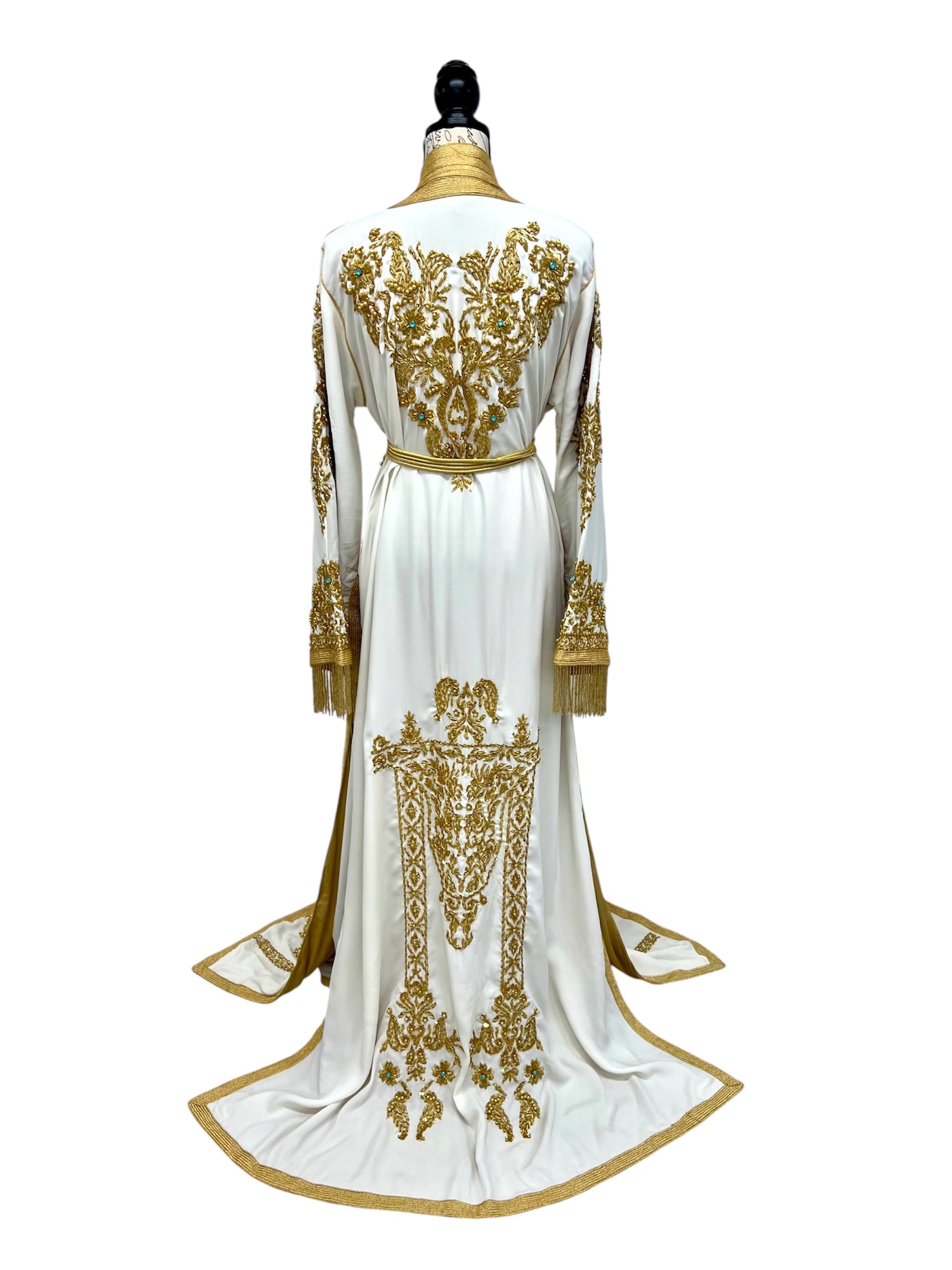 Amnah Moroccan Bridal Takchita – White & Gold Hand-Beaded Plus Size Wedding Caftan