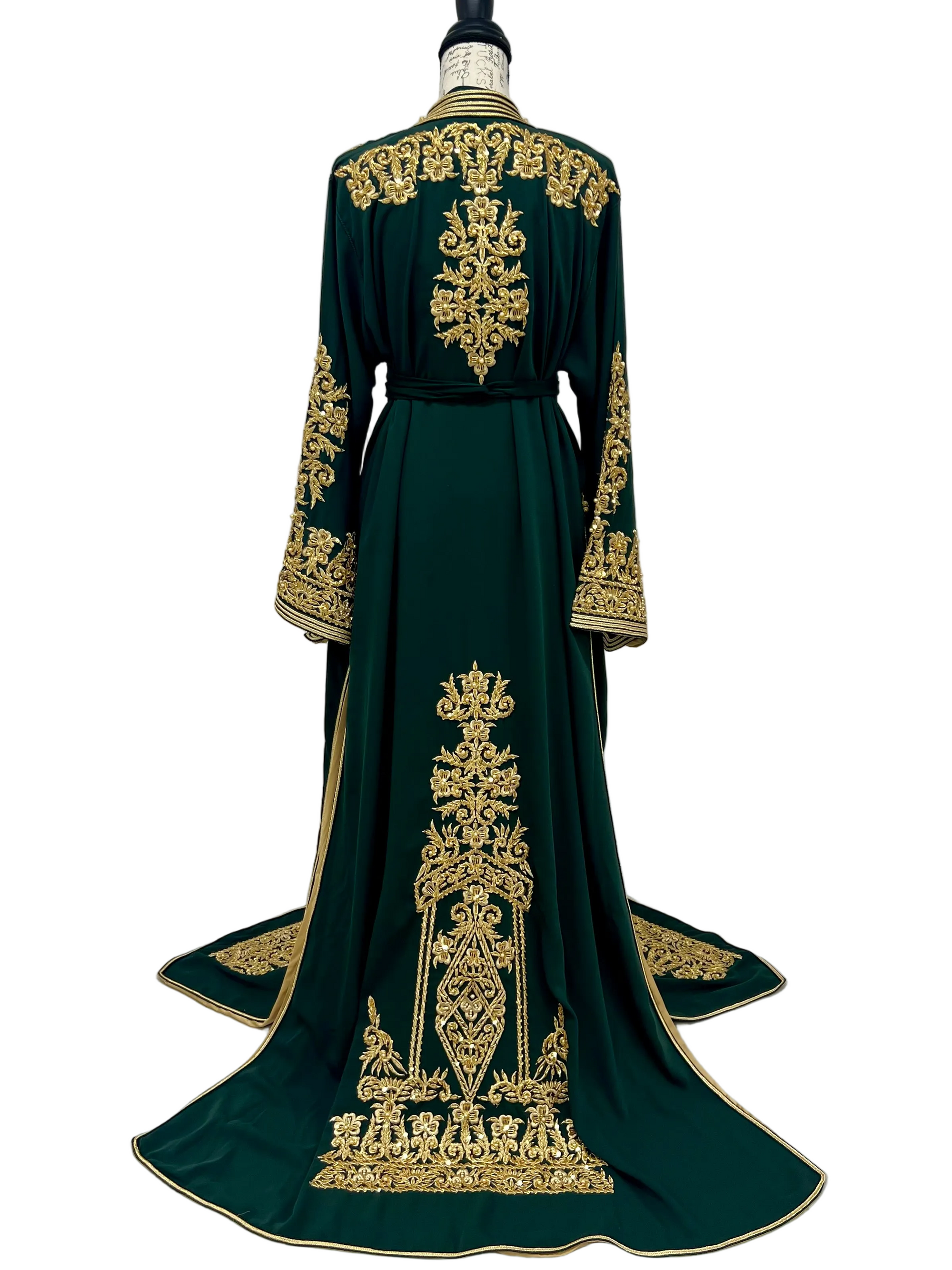 Elegant Deep Green Moroccan Takchita with Gold Embroidery and Beaded Veil