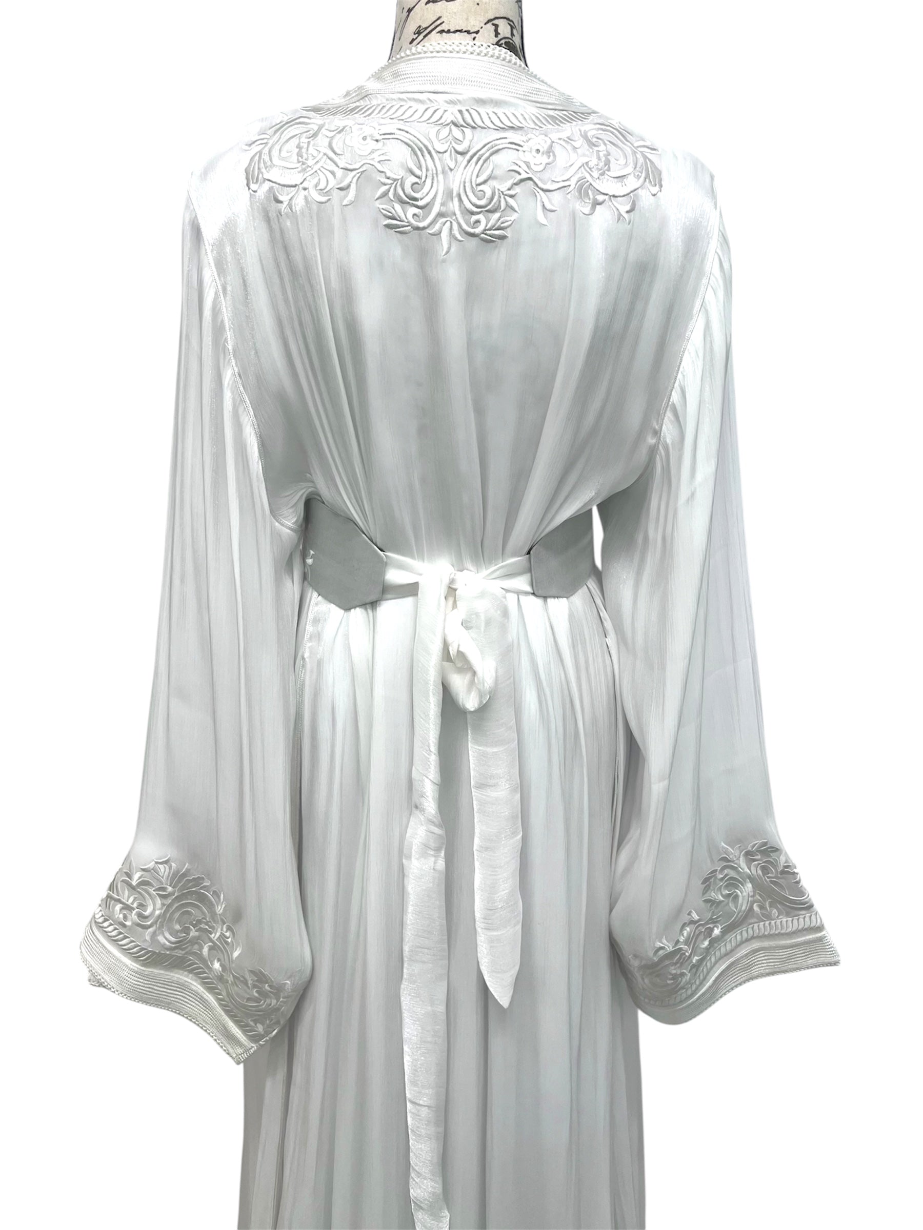Moroccan Takchita Dress – White Embroidered Two-piece Wedding Caftan