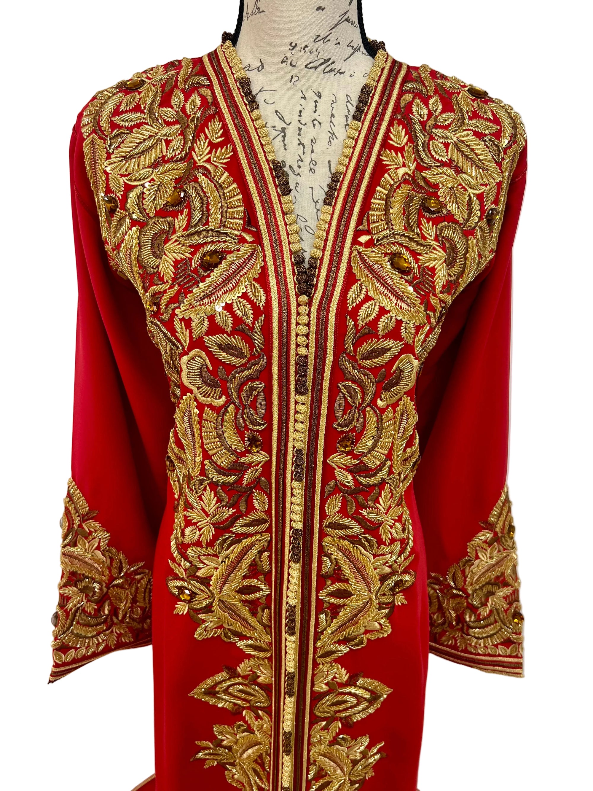 Marokkanischer roter Kaftan mit Gold- und Bronzestickerei, satiniert gefüttert