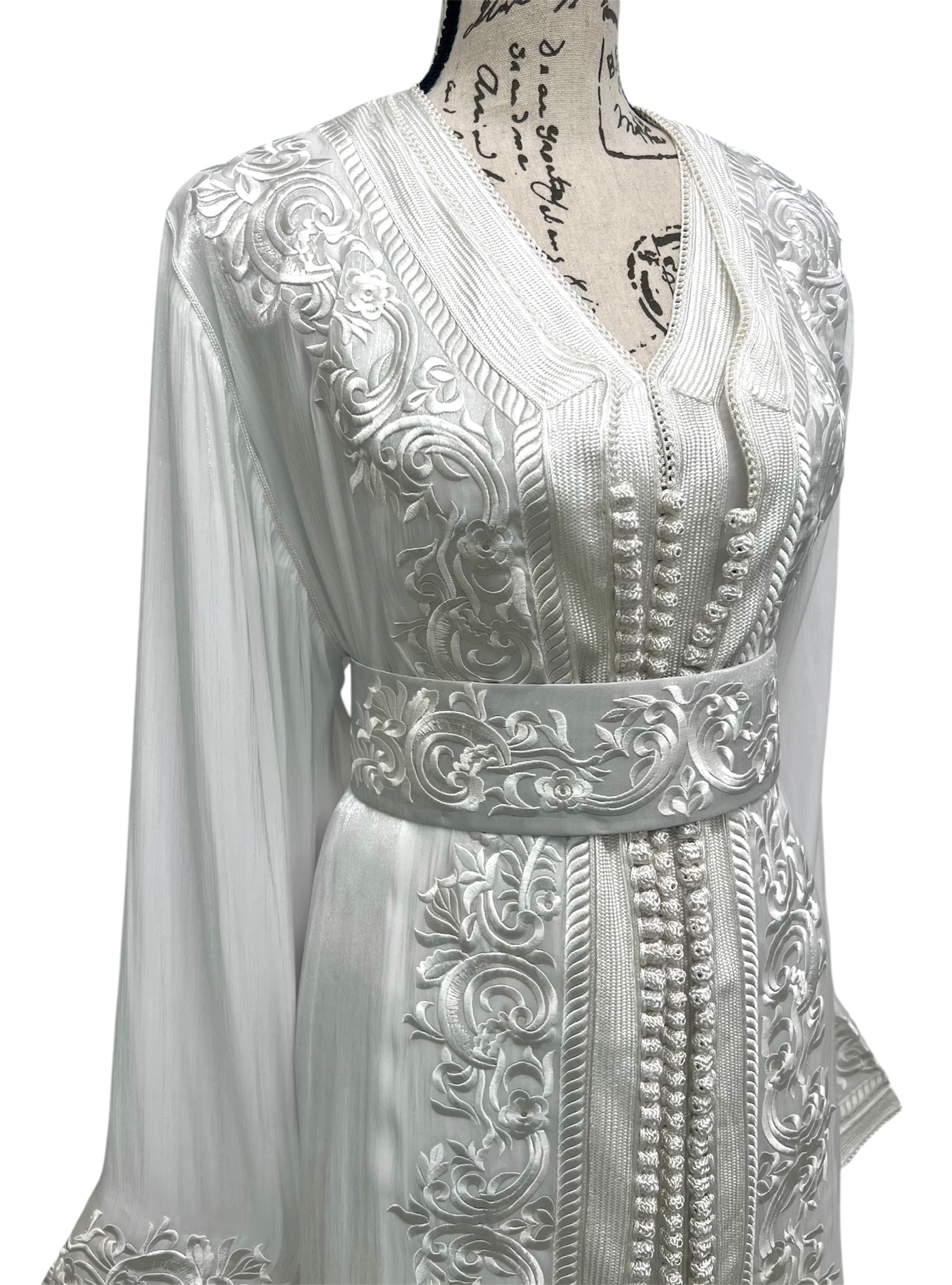 Moroccan Takchita Dress – White Embroidered Two-piece Wedding Caftan