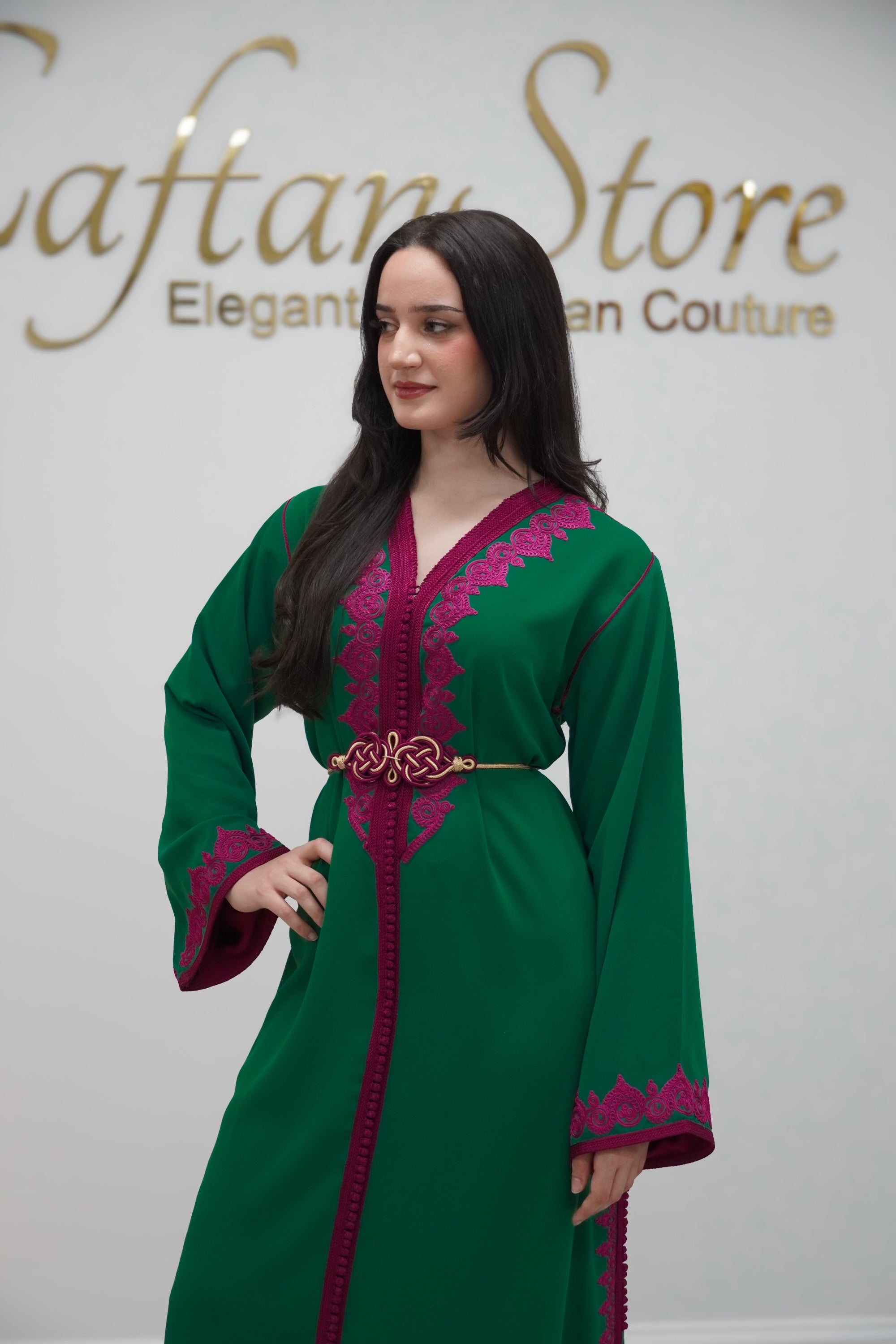 Chic Green Caftan with Fuchsia Embroidery