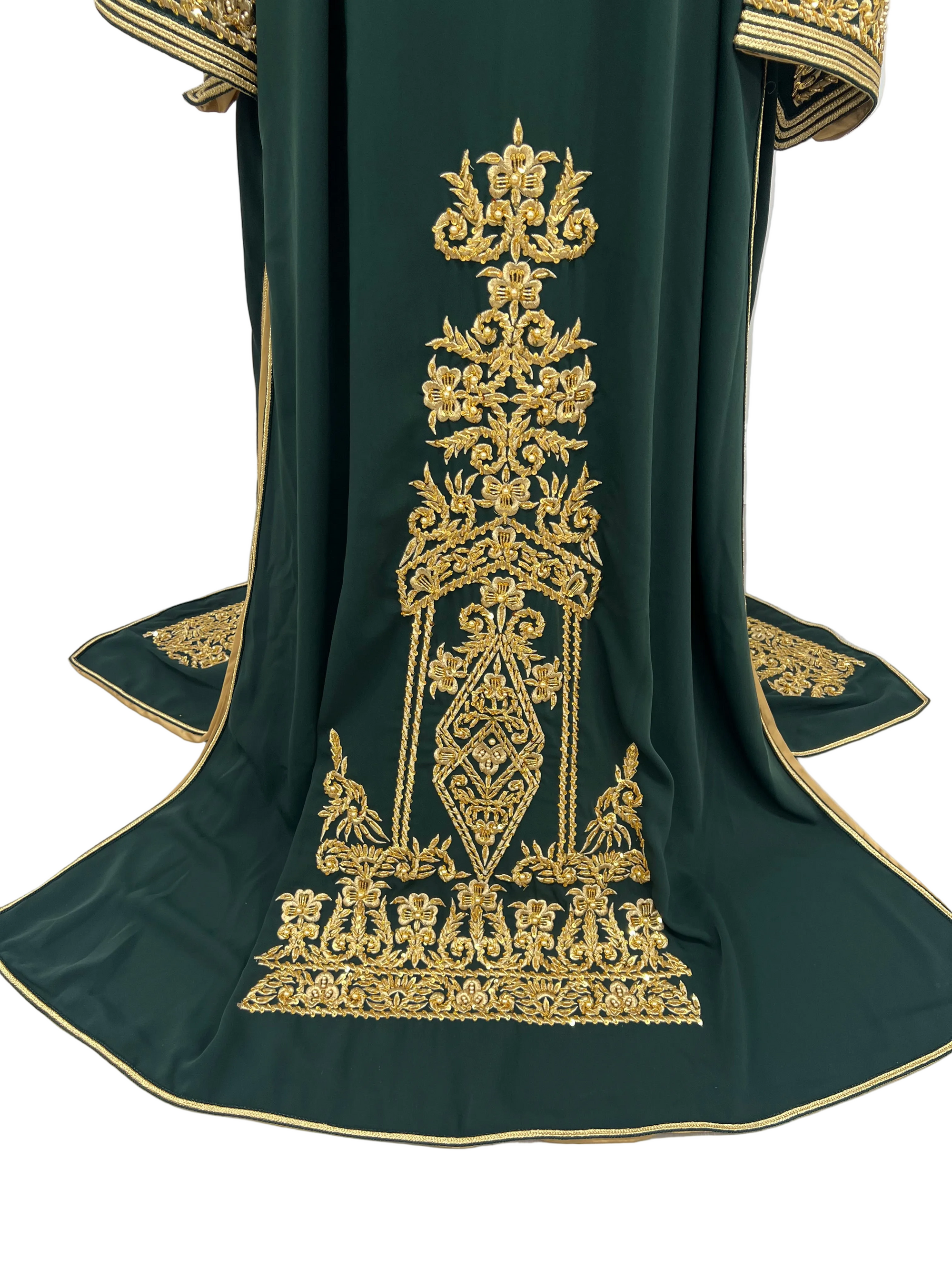 Elegant Deep Green Moroccan Takchita with Gold Embroidery and Beaded Veil
