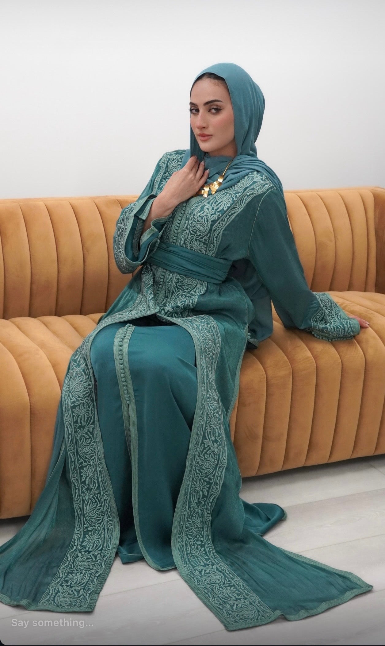 Dunkeltürkise Takchita aus Organza