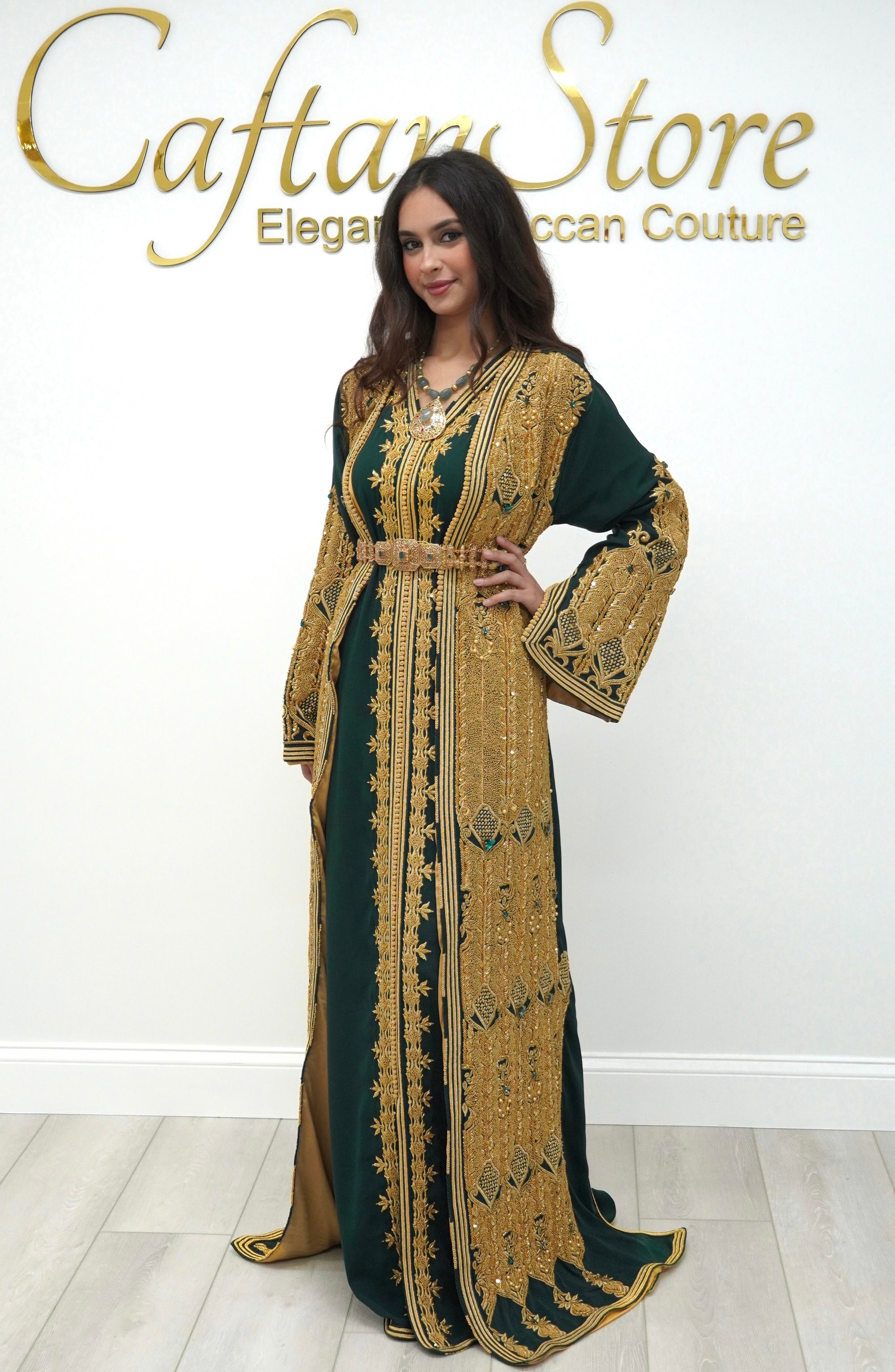 Smaragdgrüner marokkanischer Kaftan Takchita mit Goldstickerei