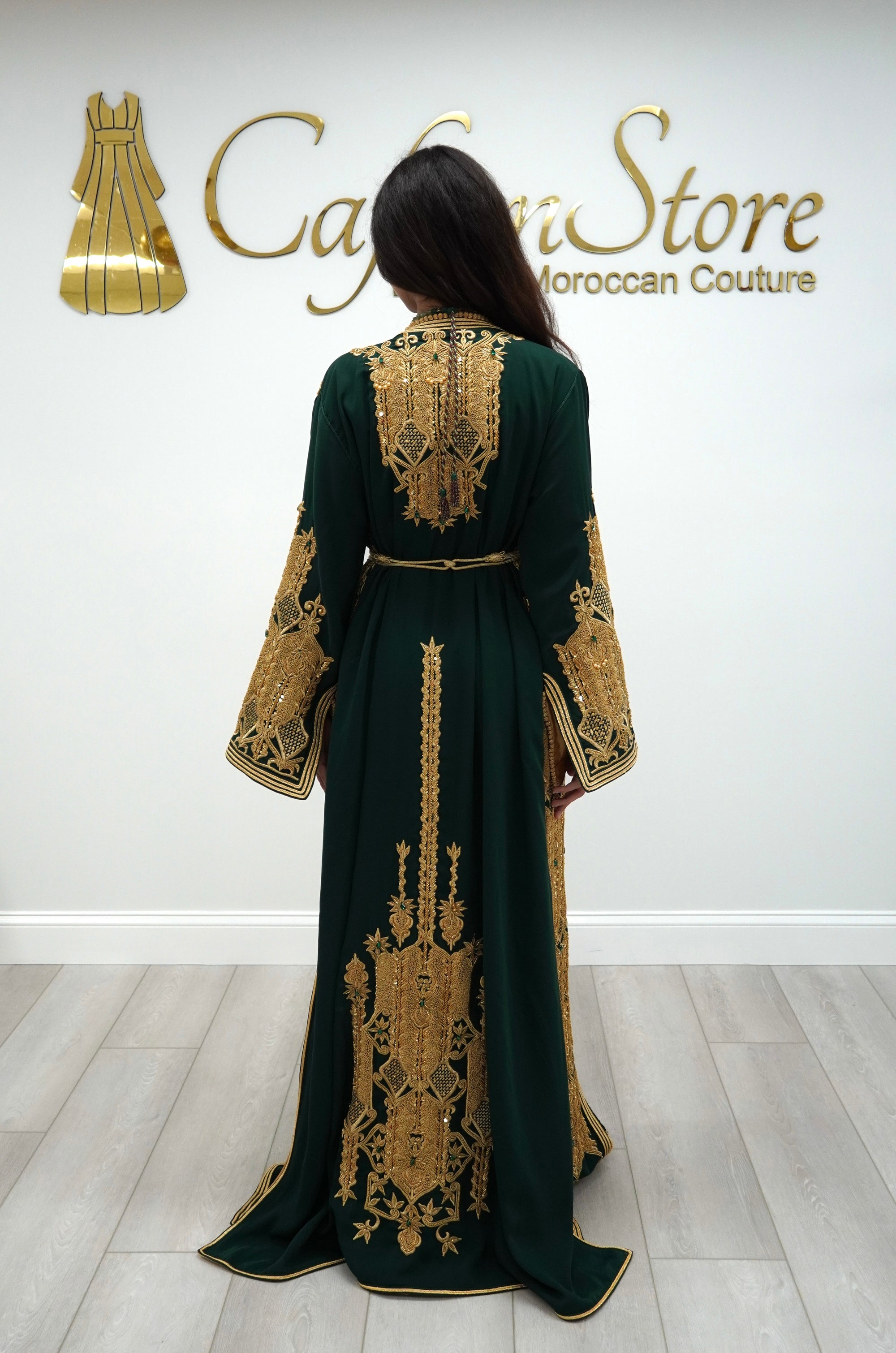 Smaragdgrüner marokkanischer Kaftan Takchita mit Goldstickerei