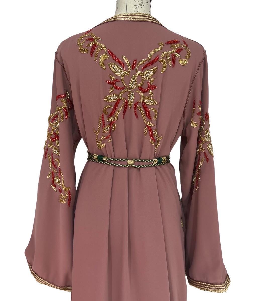 Traditional Moroccan Takchita Bridal Caftan Hand Beaded Embroidery Gold Red Details Mauve Crepe Kaftan Dress Green Satin Lined Gown Arabic Wedding Formal Wear Bell Sleeve Design V Neckline Middle Eastern Special Occasion Attire Luxury