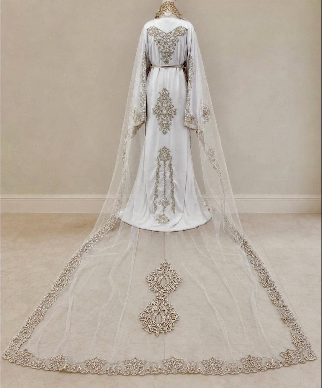 Embroidered Wedding Kaftan White Moroccan Bridal Dress Silver Beading Caftan Modest Islamic Ceremony Gown Two Piece Set Satin Lined Overlay Nikkah Outfit Henna Party Attire Sleeveless Crepe Inner Dress Traditional North African Wedding Wear